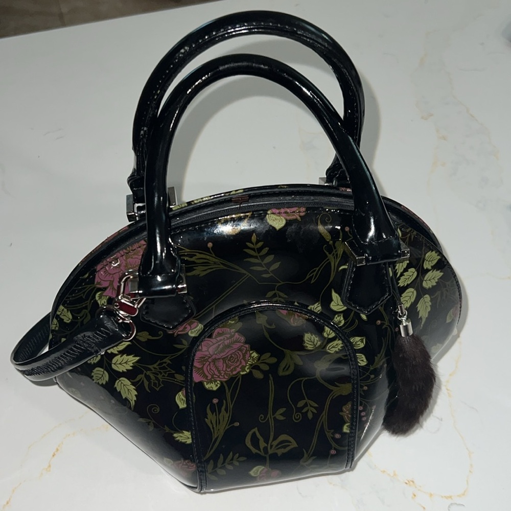 BRAVO Beverly Hills Collection Genuine Leather    Color:  black and green